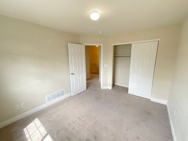 Building Photo - 3 Bedroom Home Available Near Stetson Hill...