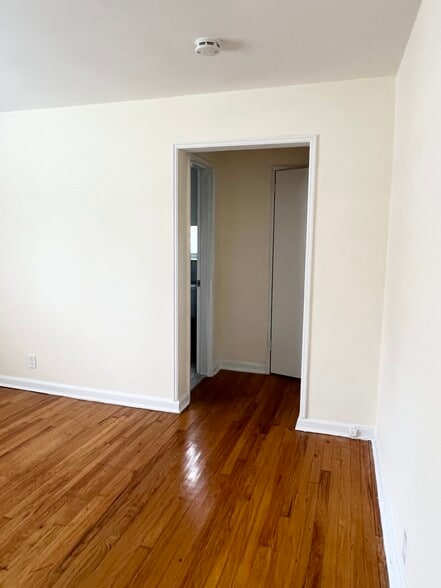 Walkway from livingroom into bathroom and bedroom - 51 W Hudson Ave