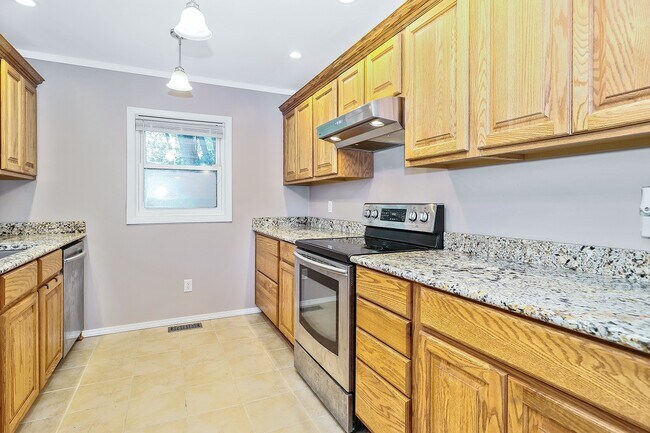 Building Photo - 1510 Crescent Dr