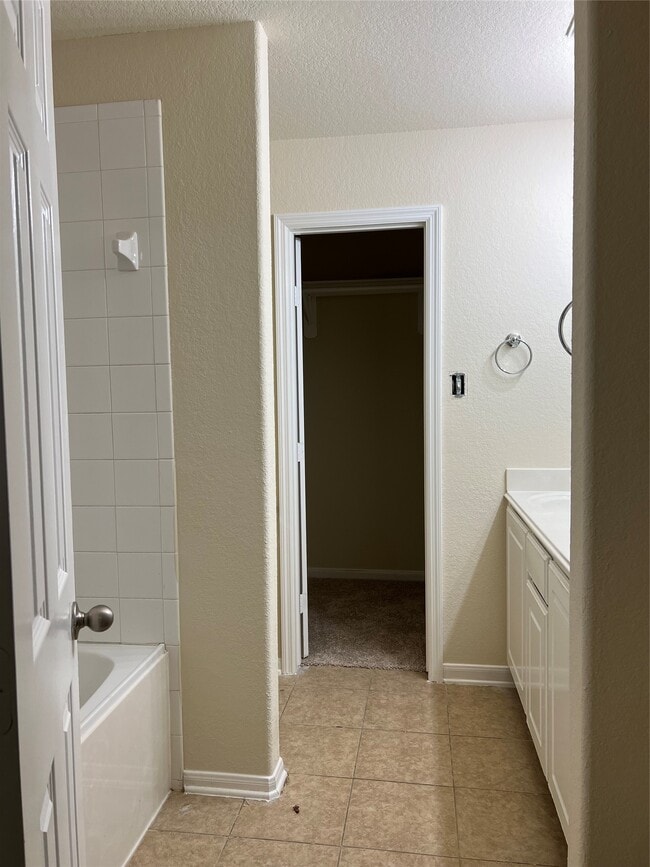 Building Photo - 839 Westwood Glen Ln