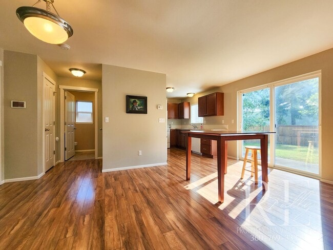 Building Photo - Spacious Silverdale Home with Large Fenced...