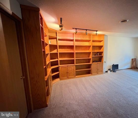 Building Photo - 46 Fishhook Ln