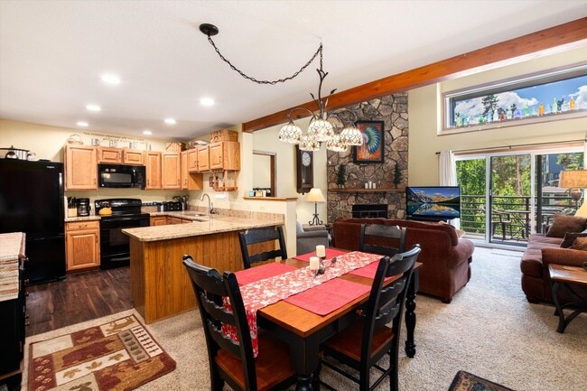 Building Photo - Price Reduced– Winter Seasonal Lease, Available Now through the end of May. Furnished with Utilit...