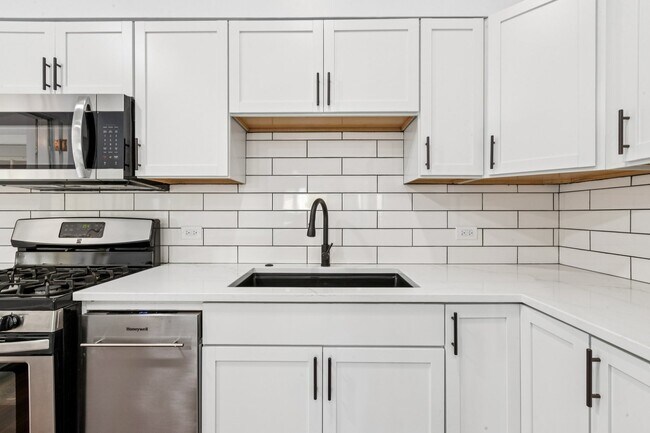 Building Photo - 26 N Craig Pl