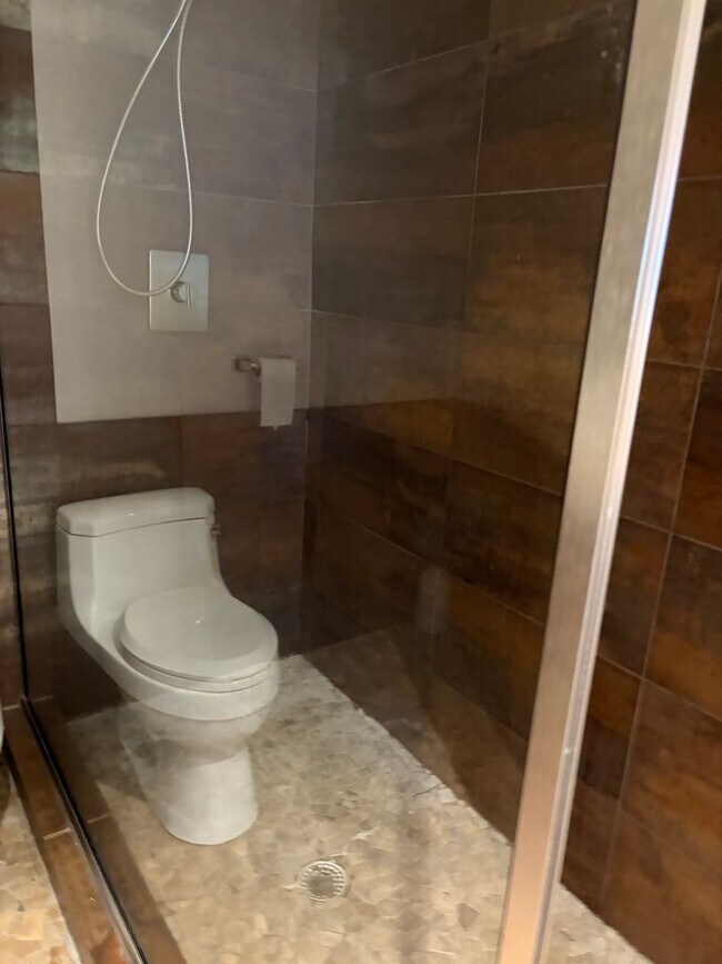 Building Photo - REMODELED NW RALEIGH 3 BEDROOM CONDO IN MARTINIQUE--SWIMMING POOL- UPDATED PRIMARY BATHROOM