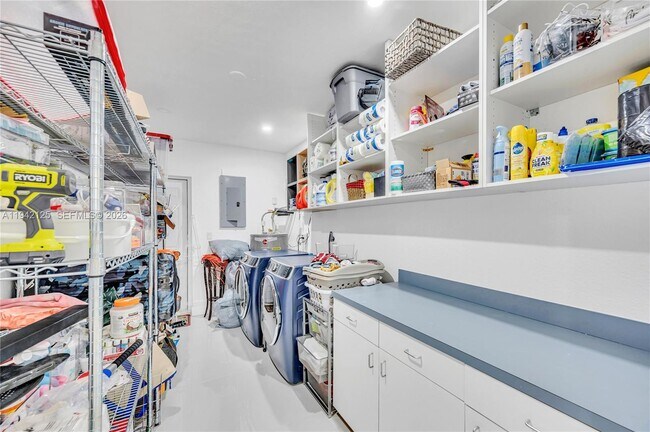 Building Photo - 8501 SW 142nd St