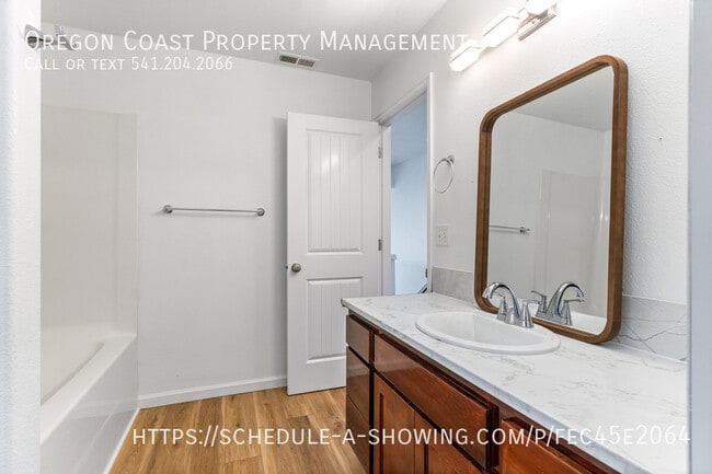 Building Photo - 4626 SE 51st St