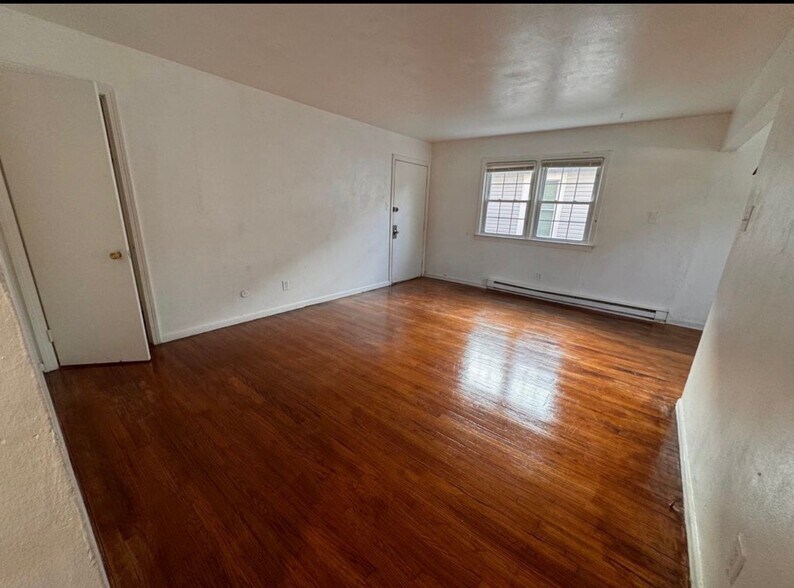 Building Photo - 1007 W 36th St