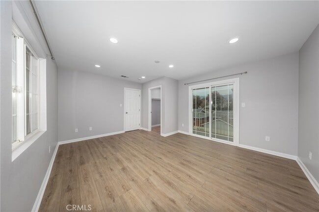 Building Photo - 642 N 6th Ave