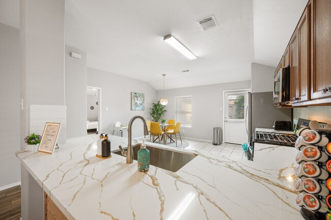 Building Photo - 22211 Bellow Glen Dr