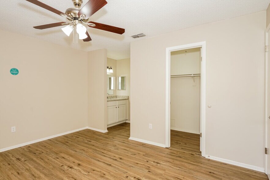 Building Photo - 1439 Lodge Terrace