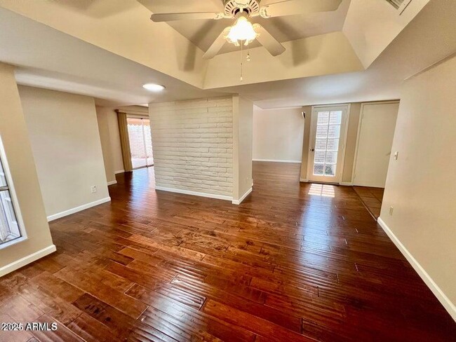 Building Photo - 5433 N 79th Pl