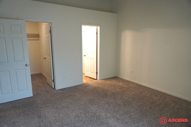 Building Photo - Beautiful Home Located in the Southeast!