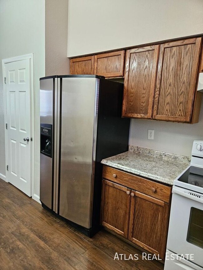 Building Photo - 306 E Vine Cir