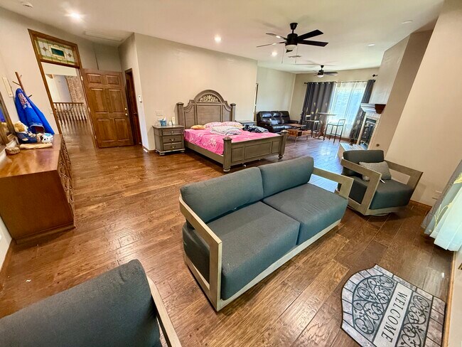 Building Photo - 533 Sierra Madre Ave