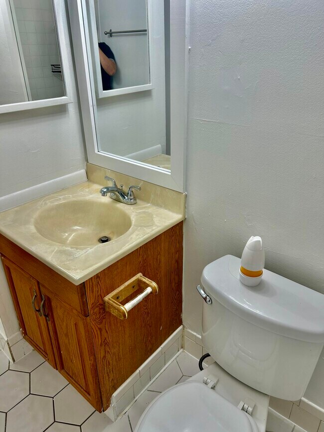 Building Photo - 4314 NW 9th Ave