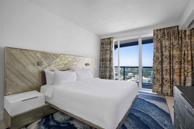 Building Photo - 3101 Bayshore Dr