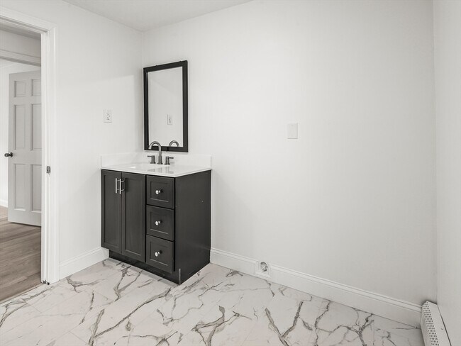 Building Photo - 26 Sidney St