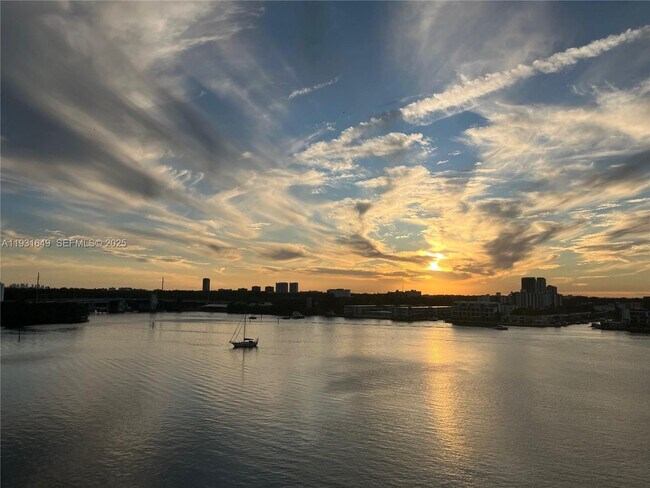 Building Photo - 17150 N Bay Rd