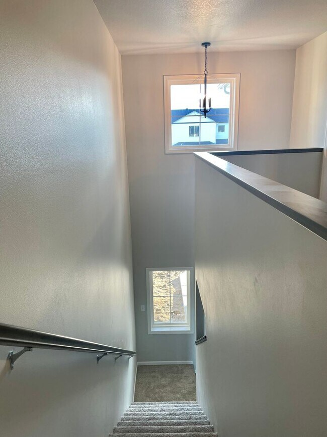 Building Photo - 3 Bedroom 2 1/2 bath - South Fargo