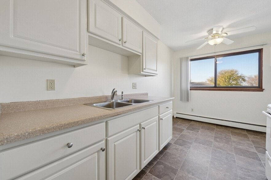 Building Photo - ReNew Meadow Lake