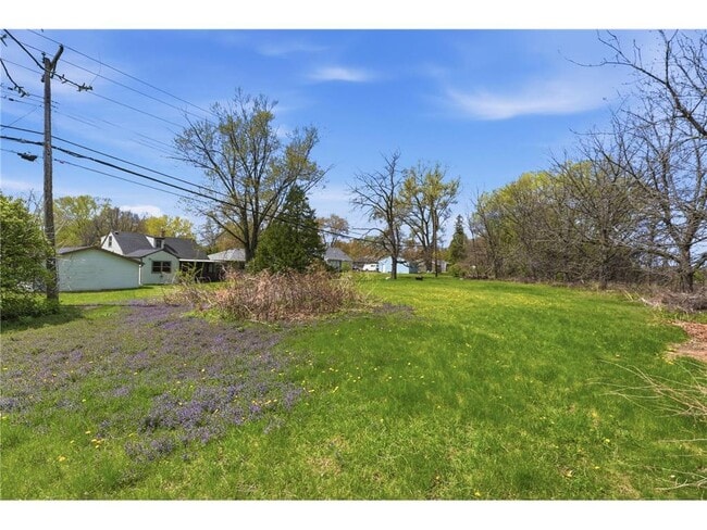 Building Photo - 1697 Rose Pl W