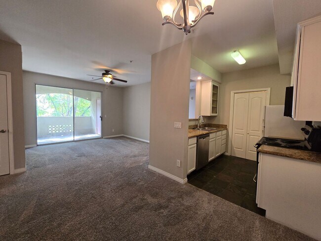 Building Photo - CANYON CREST CONDO