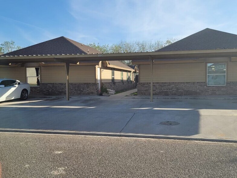 Primary Photo - 1224 W Harrison Ave