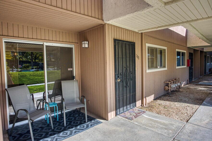 Porch - 420 N Villa Ct