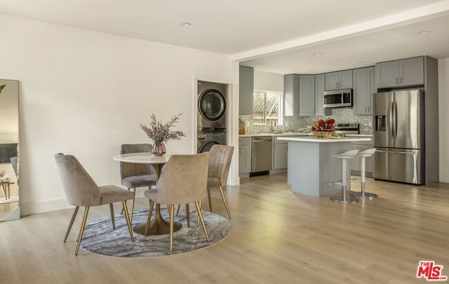 Building Photo - 4616 Rosewood Ave