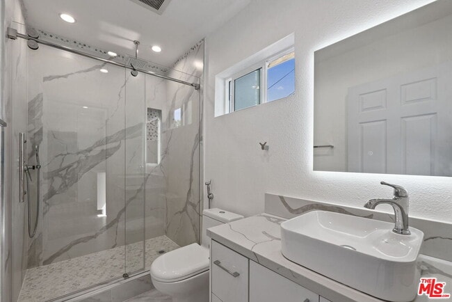 Building Photo - 6229 Sylvia Ave