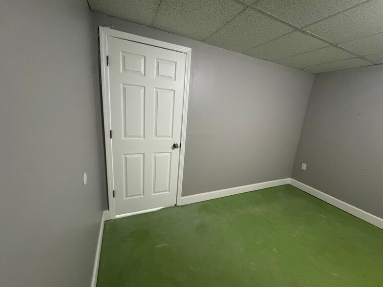 Building Photo - 15002 Old Taylorsville Rd