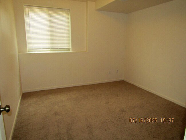 Building Photo - 1417 Fir Ct