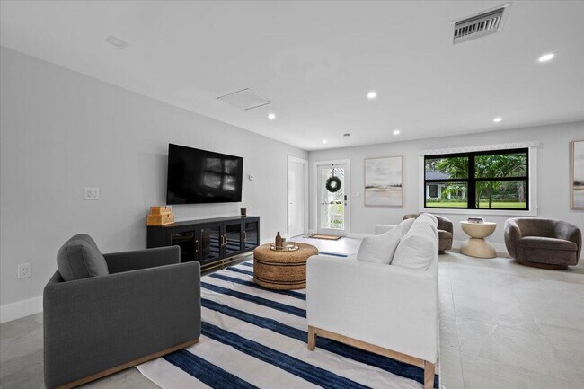 Building Photo - 13849 Deer Creek Dr