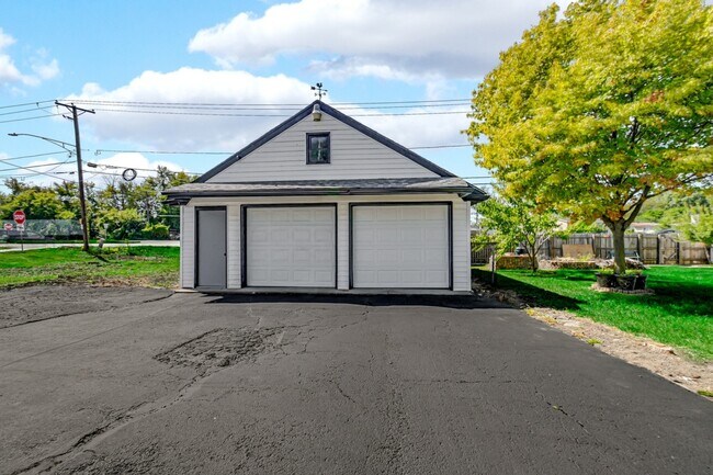 Building Photo - Houston Avenue