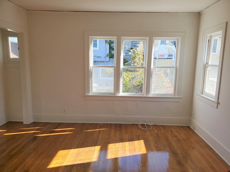 Building Photo - 124 Breeze Ave