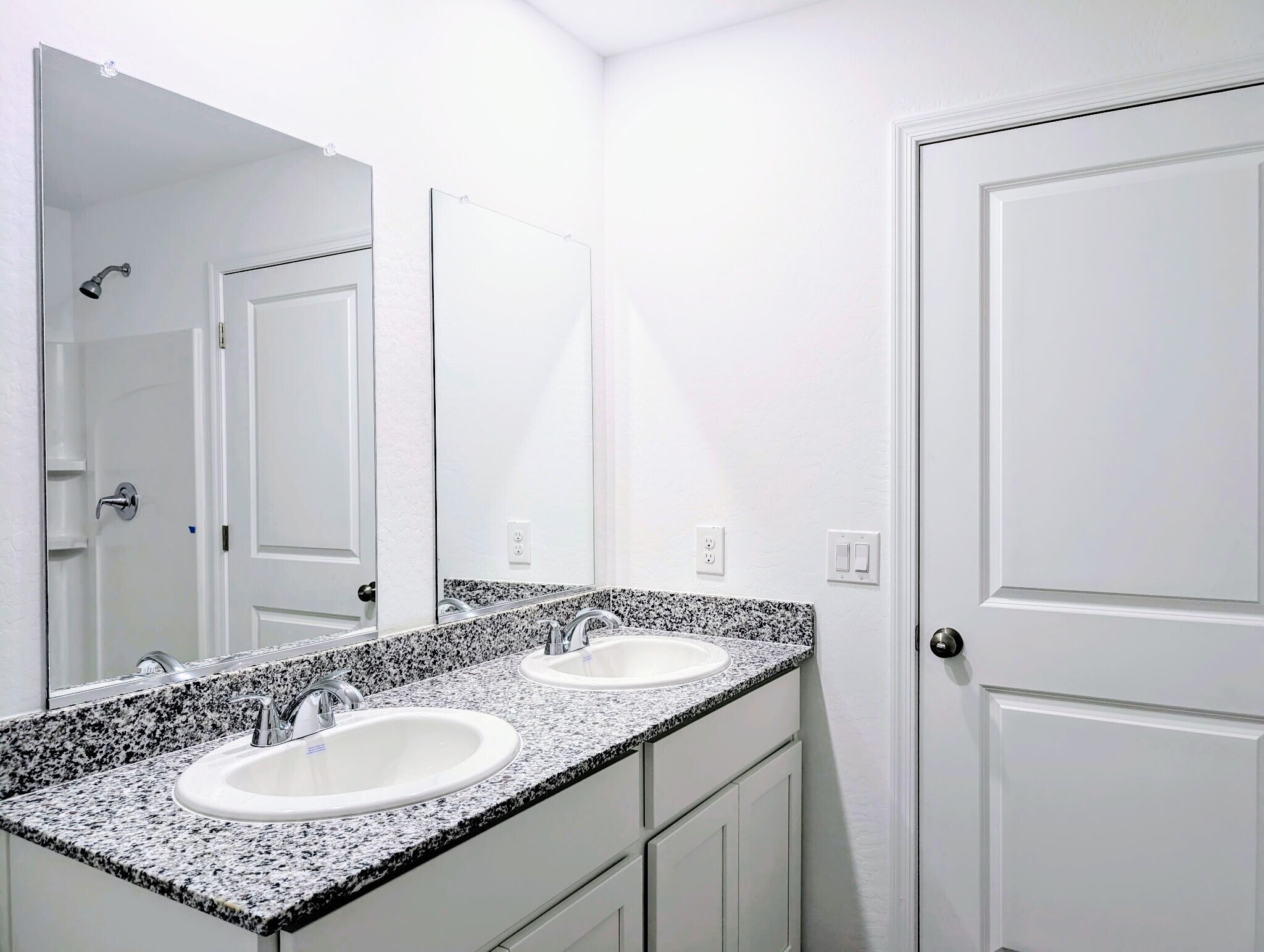 Building Photo - 711 Dylan Ct