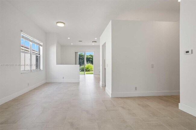 Building Photo - 1736 Aspen Ln