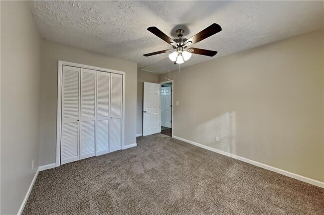 Building Photo - 4505 Laurie Ln SW