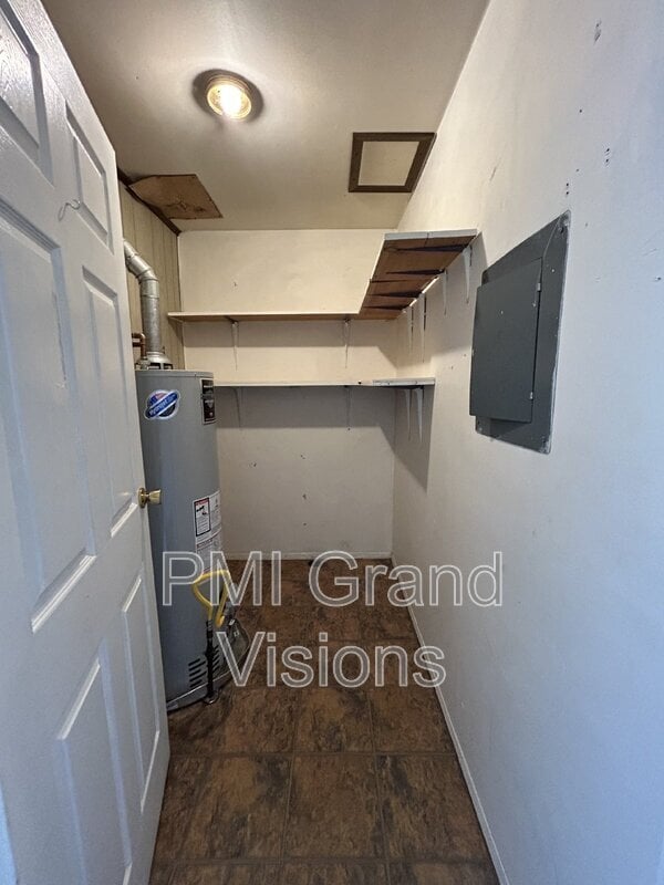 Building Photo - 1628 University Dr