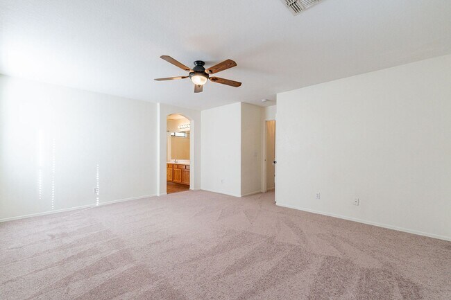Building Photo - AVAILABLE JULY - Three Bedrooms + Loft!