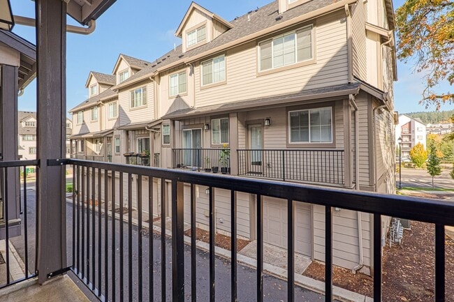 Building Photo - 3 Bedroom, 3.5 Bathroom Cooper Mountain Townhouse