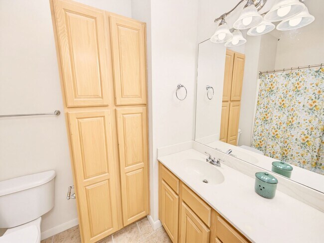 Building Photo - 2 bedroom Townhouse at Lake Beau Pre