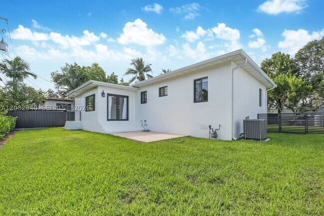 Building Photo - 5970 SW 16th St