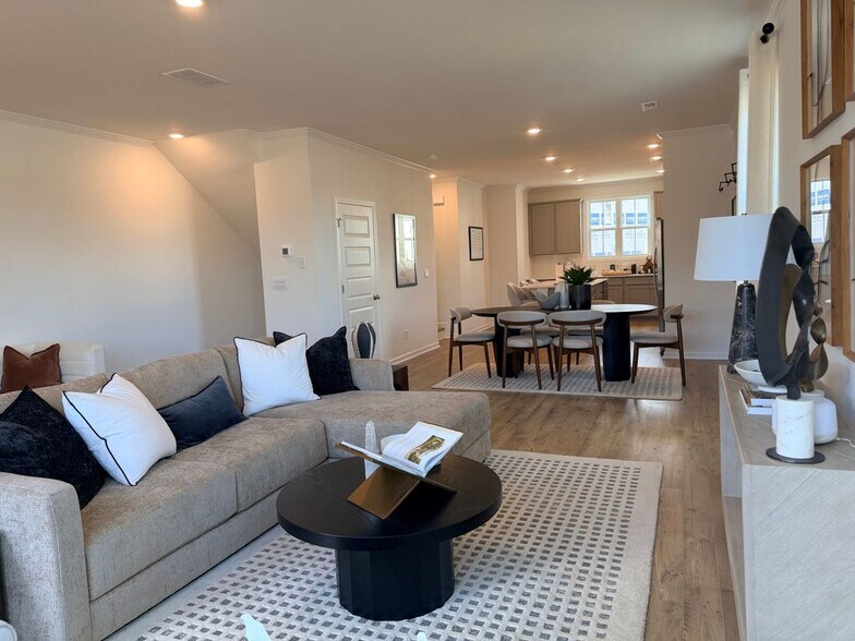 Building Photo - 695 Alburg Aly