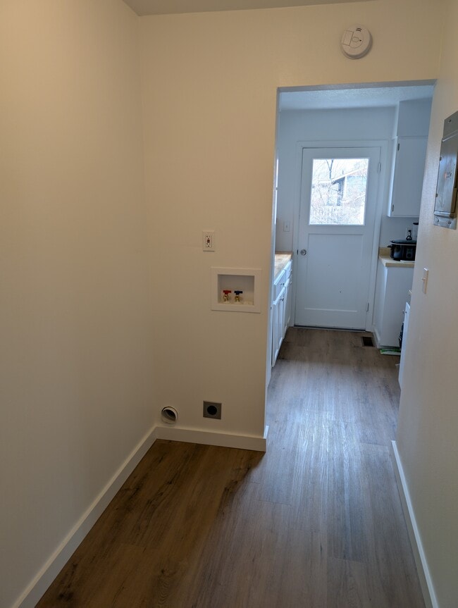 Building Photo - 301 Cedar St