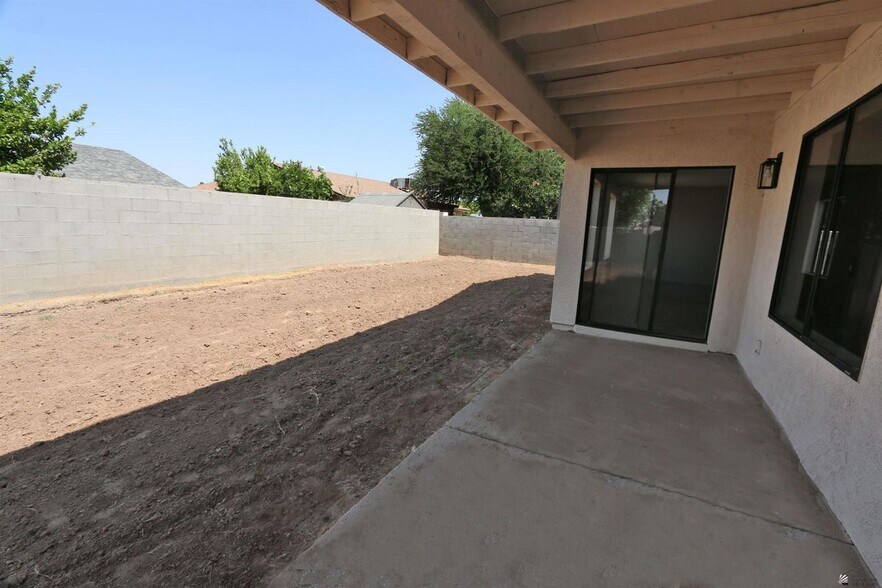 Building Photo - 1276 S Pagent Ave