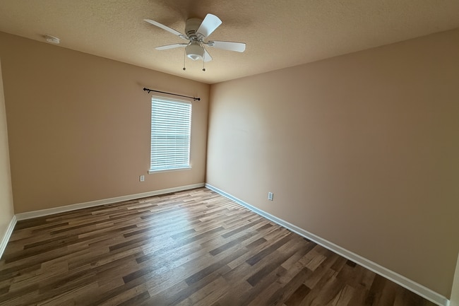 Building Photo - Spacious 4-Bedroom Home for Rent – Northwe...