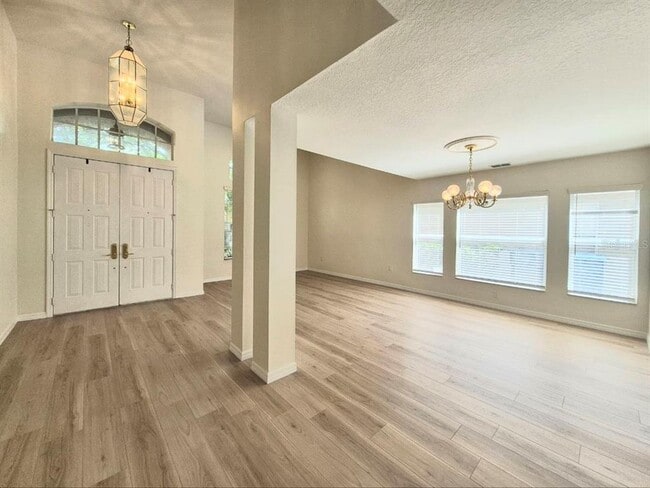 Building Photo - 2214 Green Oaks Ln