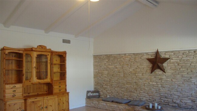 Building Photo - 18311 Redbud Ln